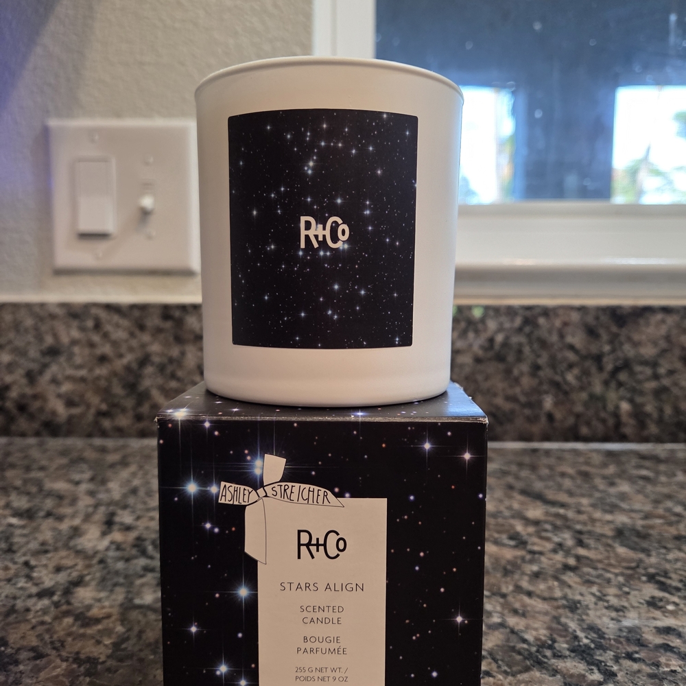 R+Co Stars Align Scented Candle - Black and White